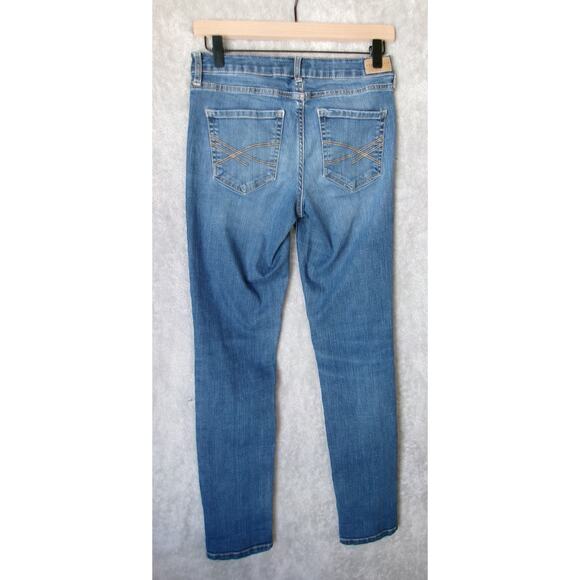 EUC Aeropostale Jeans 2 Women Regular Size Blue Denim Low Rise Curvy Skinny - Picture 2 of 13